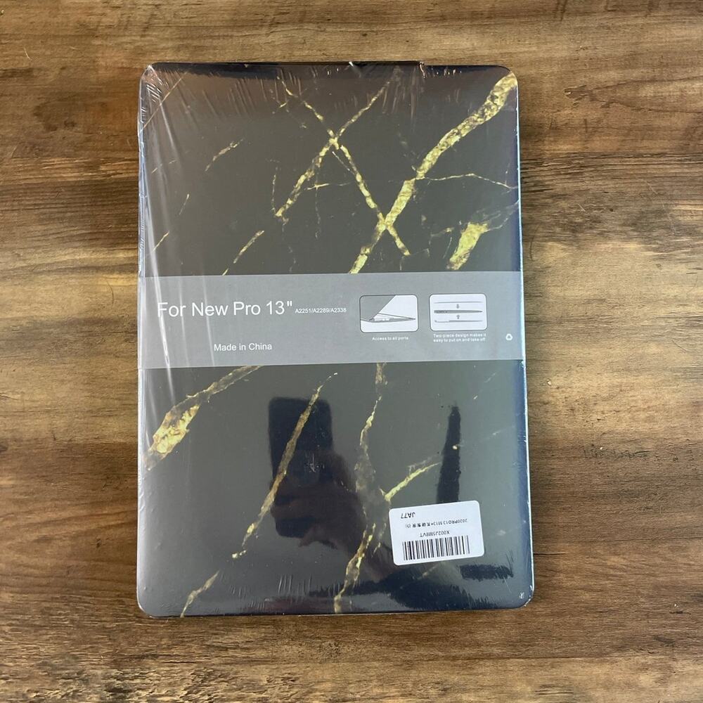 MacBook Pro 13” 2016-2020 black/gold design hardshell case